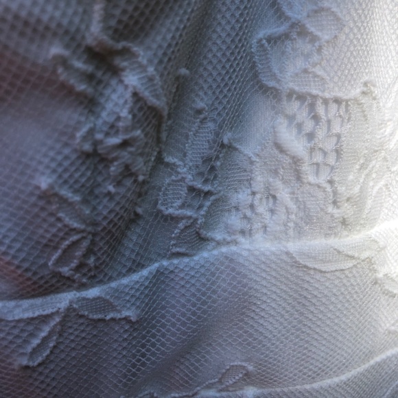 Lulus mermaid style wedding dress - Picture 6 of 12